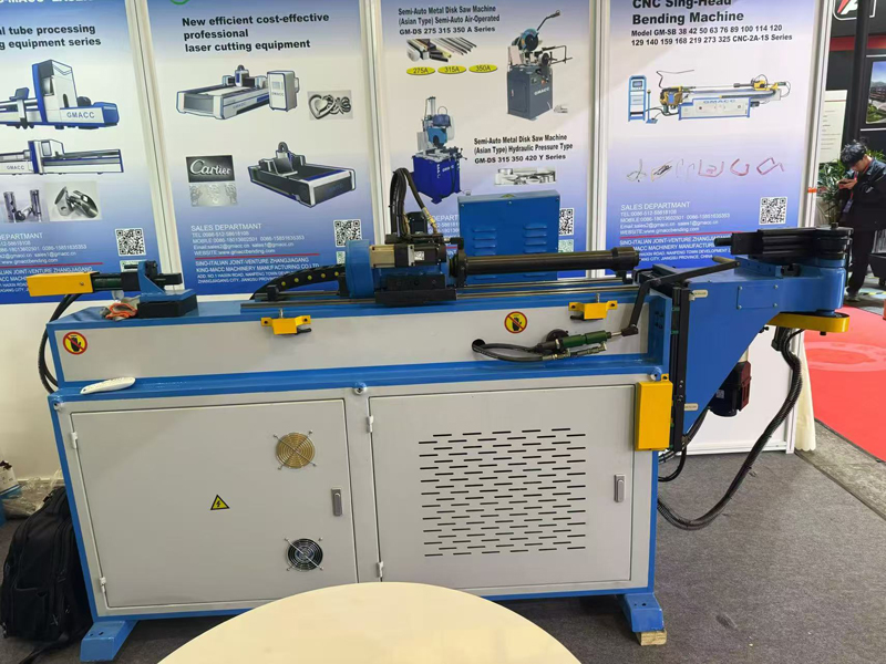 آلات ثني الأنابيب