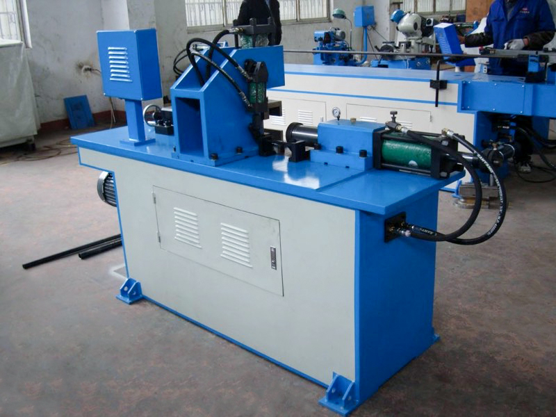 آلة تشكيل نهاية الأنبوب