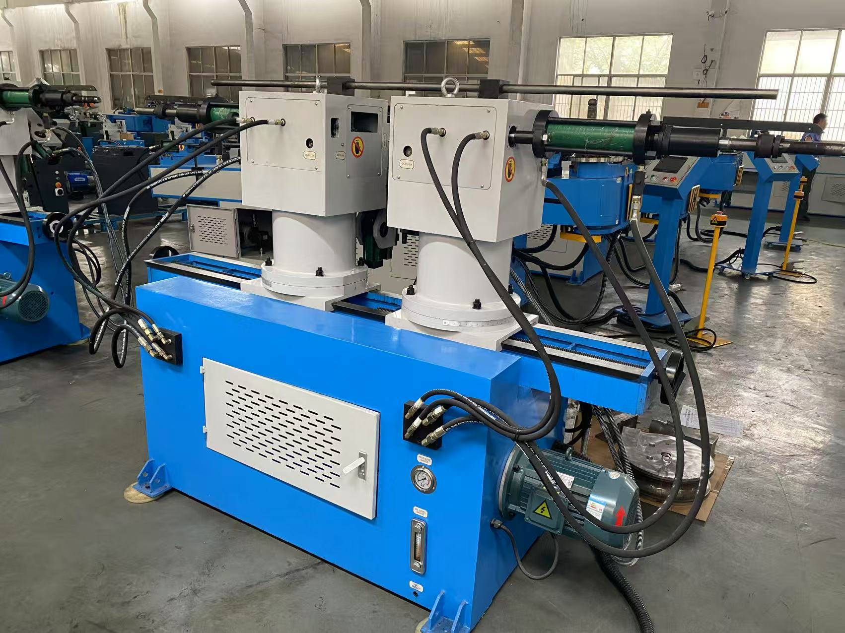 ماكينة ثني السيارات ذات الرأس المزدوج CNC 42B